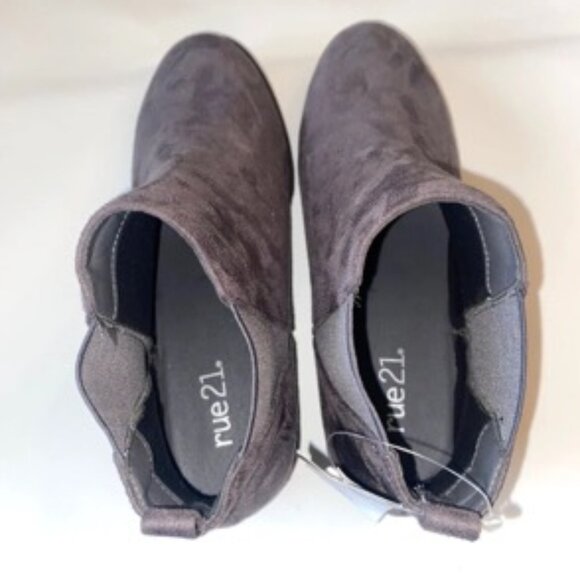 Rue21 Boots Women's Vee Gray Suede Ankle Boot Bootie Size 6 - Picture 4 of 7